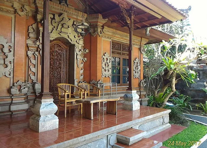 Ngetis Home Stay *